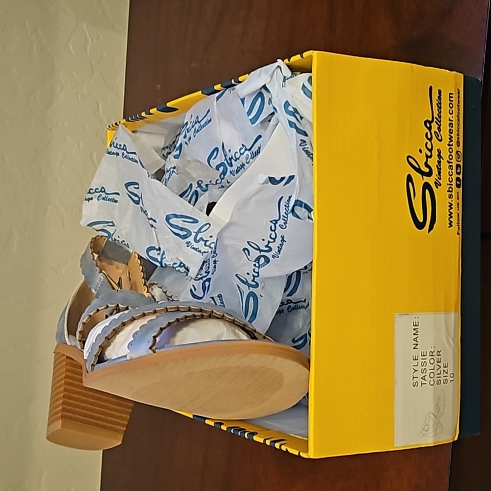 Sandals - Picture 3 of 6
